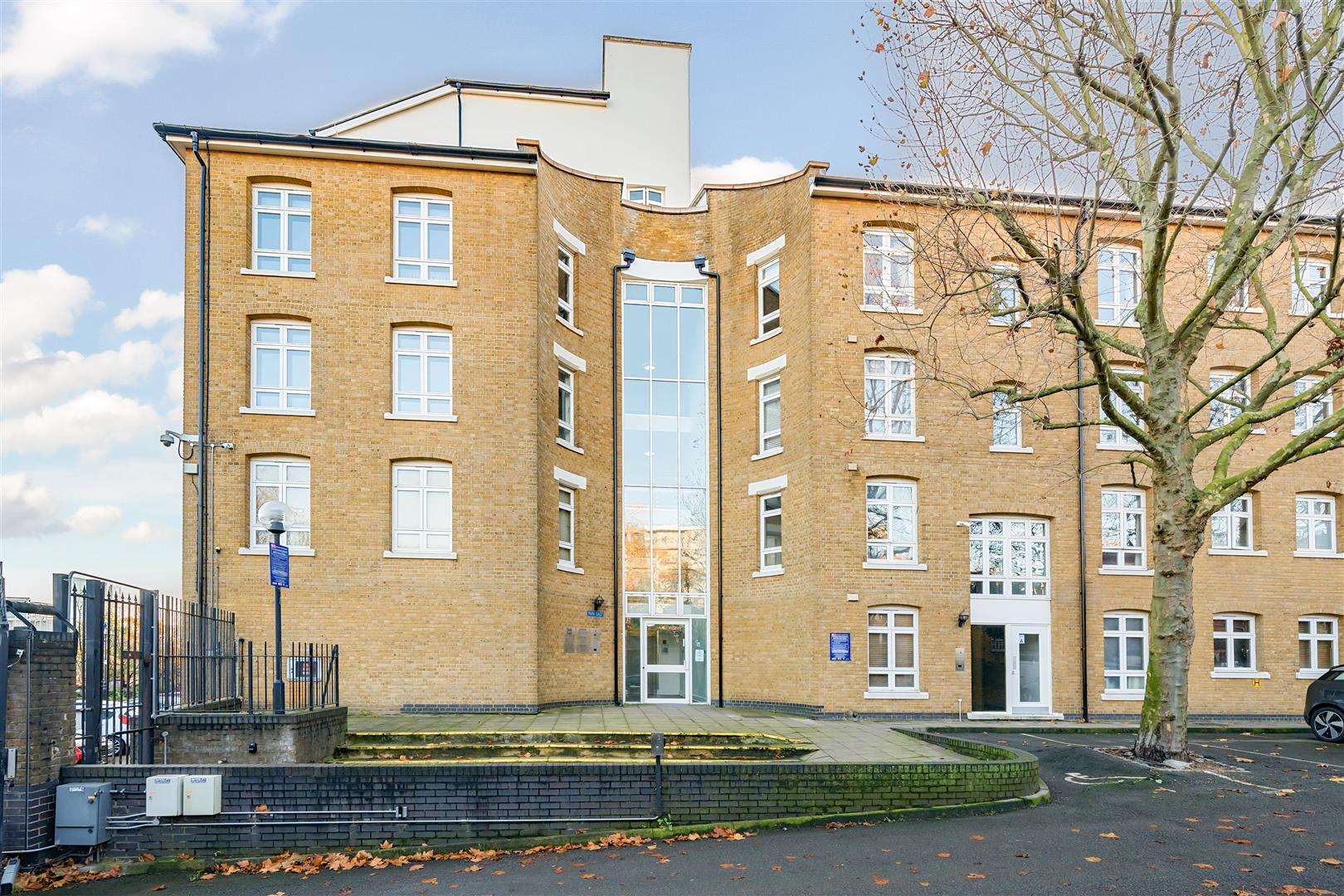 1 Bed, 1 Bath Property For Sale in Fairfield Road, The Bow Quarter, E3 2UT